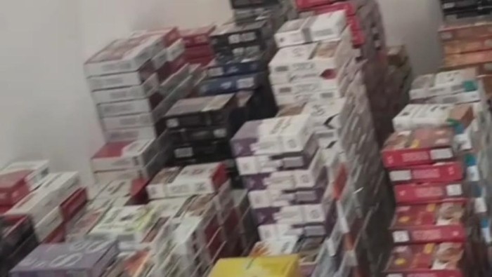 1759426229234-viral-video-rumah-mewah-di-madiun-jual-rokok-ilegal-1754641315579_169