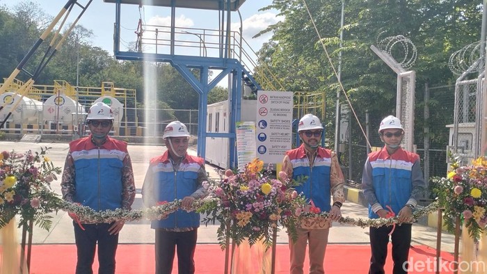 1759426345328-peresmian-terminal-bbm-labuan-bajo-di-pelabuhan-pelabuhan-multipurpose-waeklambu-manggarai-barat-ntt-kamis-2102025-foto-ambros-1759413835375_169