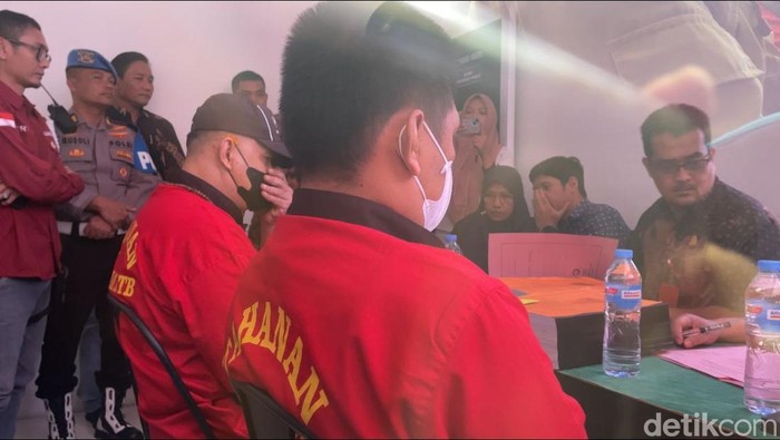 1759469477744-dua-tersangka-kasus-pembunuhan-brigadir-muhammad-nurhadi-kompol-i-made-yogi-purusa-utama-dan-ipda-haris-chandra-diserahkan-ke--1759463666395_169