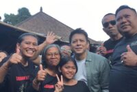 1759491334321-musisi-ariel-noah-bersama-warga-saat-menyambangi-kecamatan-pupuan-kamis-2102025-dalam-rangka-promosi-wisata-di-tabanan-ariel-j-1759486097737_169