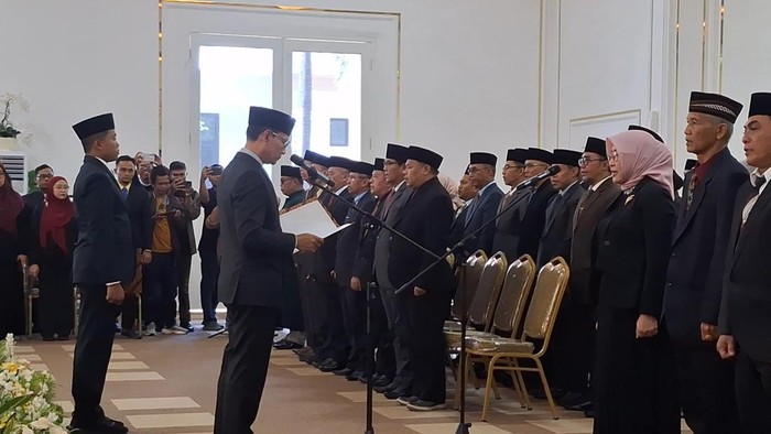 1759491388668-suasana-pelantikan-ratusan-pejabat-di-pendopo-wali-kota-mataram-jumat-3102025-siang-nathea-citradetikbali-1759482223769_169