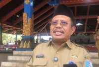 1759512553377-bupati-lombok-barat-lalu-ahmad-zaini-laz-saat-ditemui-di-kantornya-m-zahiruddindetikbali-1759508603846_169