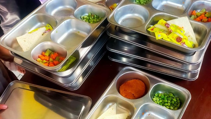 1759512574892-menu-mbg-ala-eropa-yang-enggan-disantap-siswa-sdn-1-telagawaru-kecamatan-labuapi-lombok-barat-dok-satgas-mbg-lombok-barat-1759506455612_169