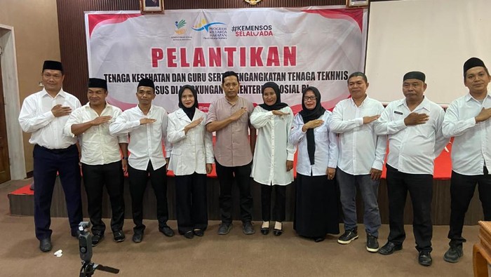 1759512585564-pendamping-pkh-dan-tksk-di-kabupaten-bima-dilantik-sebagai-asn-pppk-kemensos-di-aula-utama-kantor-bupati-bima-jumat-3102025-1759506005827_169