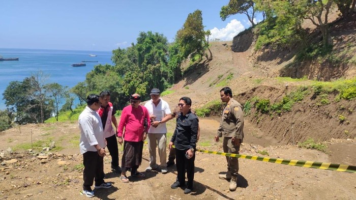 1759512846379-pansus-tata-ruang-aset-dan-perizinan-dprd-bali-menyidak-dua-lokasi-pembangunan-resor-di-karangasem-rabu-2102025-1759394968483_169