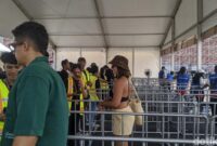 1759577536858-sejumlah-penonton-diperiksa-petugas-saat-hendak-memasuki-sirkuit-mandalika-jelang-sprint-race-motogp-mandalika-sabtu-4102025-f-1759558820757_169