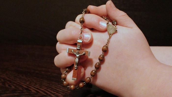 1759642292304-ilustrasi-doa-katolik_169