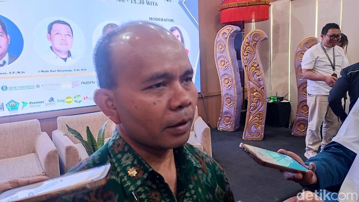 1759642308693-kadis-kehutanan-dan-lingkungan-hidup-provinsi-bali-i-made-rentin-foto-firizqi-irwandetikbali-1759624910473_169