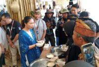 1759663904239-wamenpar-ni-luh-enik-ermawati-atau-yang-akrab-disapa-ni-luh-puspa-saat-meninjau-umkm-di-sirkuit-mandalika-minggu-5102025-edi-s-1759654792041_169