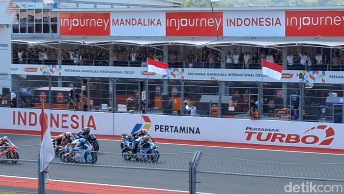 1759663958124-suasana-final-race-motogp-mandalika-2025-di-sirkuit-mandalika-lombok-tengah-minggu-5102025-foto-nathea-citradetikbali-1759651542605_169