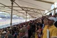 1759663979294-suasana-penonton-di-salah-satu-sudut-tribun-sirkuit-mandalika-lombok-tengah-ntb-minggu-5102025-foto-ahmad-viqidetikbali-1759648848570_169