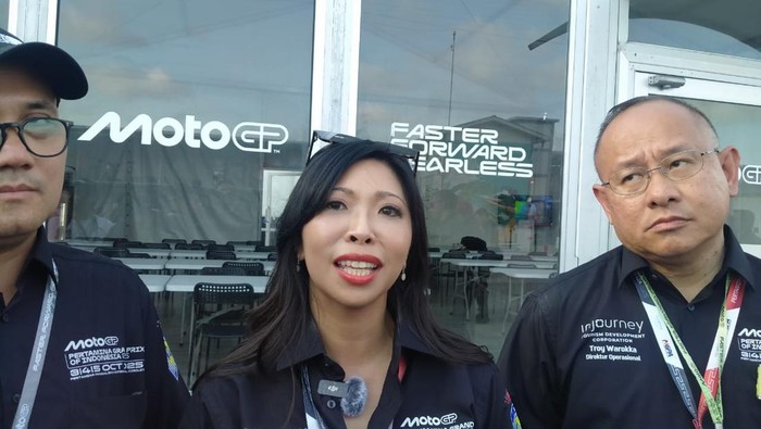 1759685229664-dirut-injourney-maya-watono-saat-ditemui-awak-media-di-sirkuit-mandalika-lombok-tengah-minggu-5102025-edi-suryansyahdetikbali-1759660978433_169