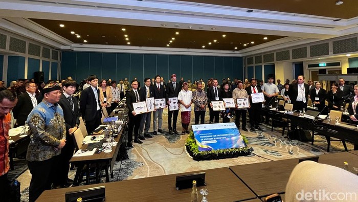 1759750212847-menteri-kp-1759741153816_169