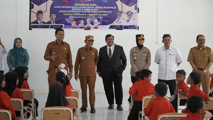 1759750255468-peluncuran-sekolah-rakyat-dasar-srd-di-kabupaten-sumbawa-ntb-senin-6102025-foto-dok-prokopim-sumbawa-1759737895392_169