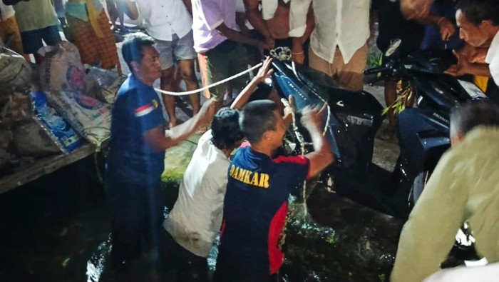 1759836516400-damkar-karangasem-1759831757816_169