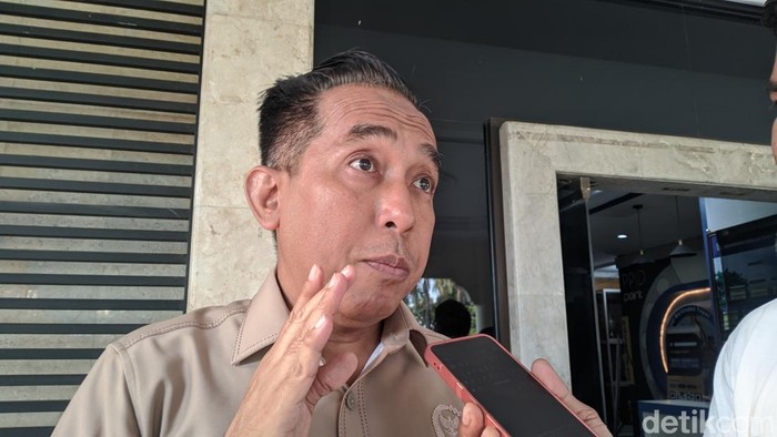 1759858260701-anggota-komisi-v-dpr-ri-mori-hanafi-ditemui-di-mataram-selasa-7102025-ahmad-viqidetikbali-1759836745247_169