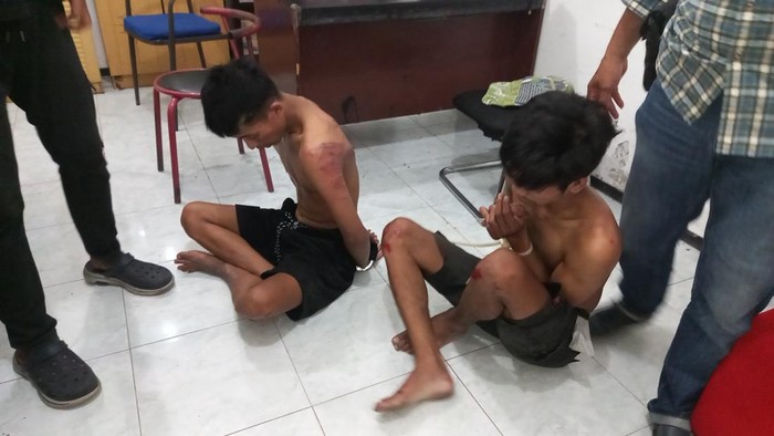 1759923166642-dua-penjambret-yang-beraksi-di-kota-mataram-diamankan-di-polsek-sandubaya-rabu-8102025-foto-dok-polsek-sandubaya-1759920636265_169