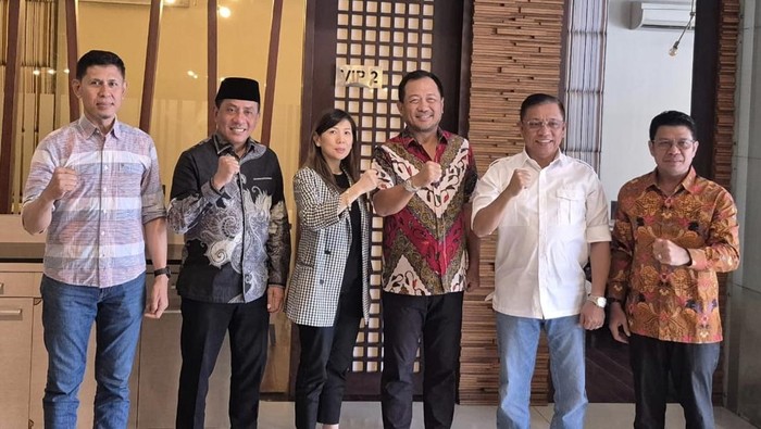 1759923366652-bupati-bima-ady-mahyudi-didampingi-wakil-bupati-bima-irfan-zubaidy-bupati-dompu-bambang-firdaus-dan-wali-kota-bima-a-rahman-be-1759908863958_169