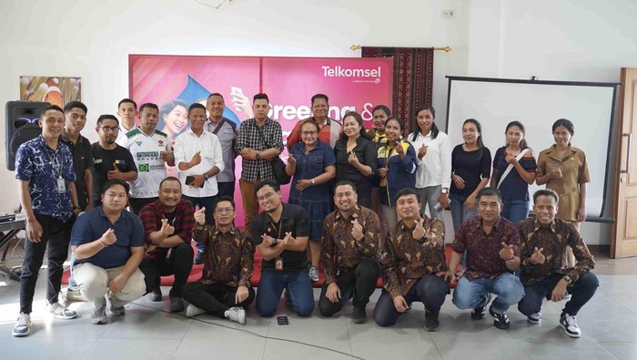 1759944398432-telkomsel-menggelar-acara-gathering-bersama-pelanggan-prioritas-di-wilayah-sikka-ntt-selasa-7102025-foto-dok-telkomsel-1759930109720_169