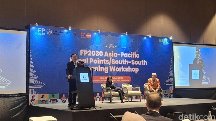 1759944538974-sekretaris-utama-bkkbn-budi-setiyono-saat-pembukaan-fp2030-asia-pacific-focal-pointssouth-south-learning-workshop-di-nusa-dua--1759924151212_169
