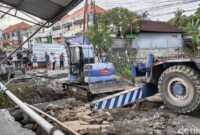 1760030970690-eskavator-sedang-menyiapkan-ruang-untuk-pemasangan-beton-double-u-box-dub-dari-hilir-sungai-di-kerobokan-badung-kamis-9102025--1760010446581_169