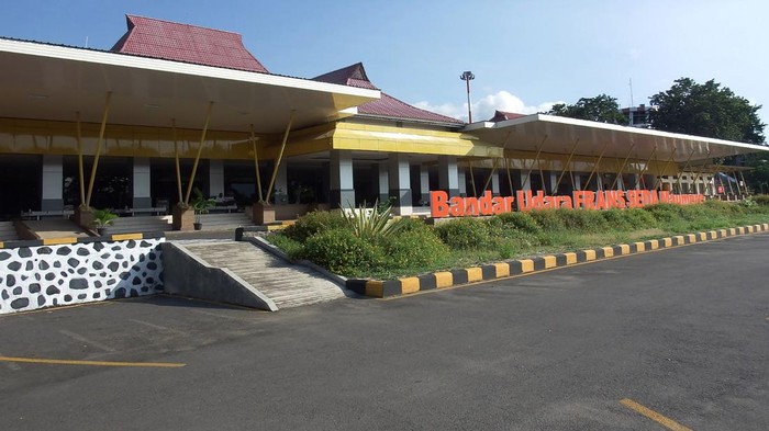1760074444626-gunung-lewotobi-erupsi-bandara-frans-seda-ditutup-sementara-1740910371183_169