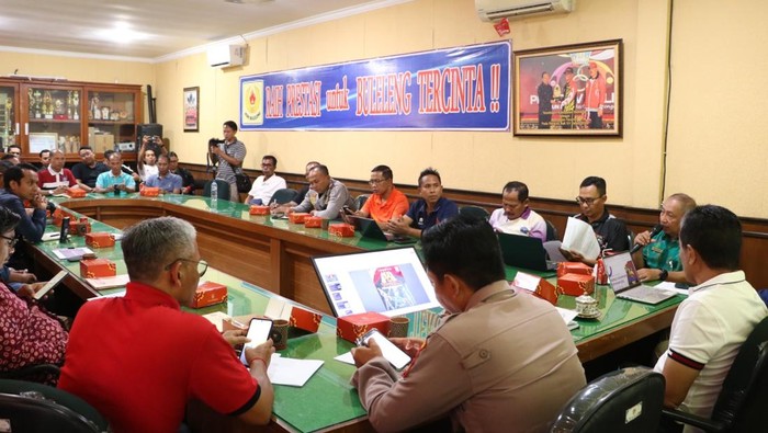 1760095899967-rapat-koordinasi-panitia-kejuaraan-dunia-vovinam-2025-di-kantor-koni-buleleng-jumat-10102025-foto-pemkab-buleleng-1760087636295_169