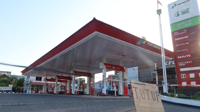 1760117653960-suasana-di-spbu-nomor-5480138-jalan-teuku-umar-barat-yang-masih-ditutup-jumat-10102025-aryo-mahendrodetikbali-1760098160878_169