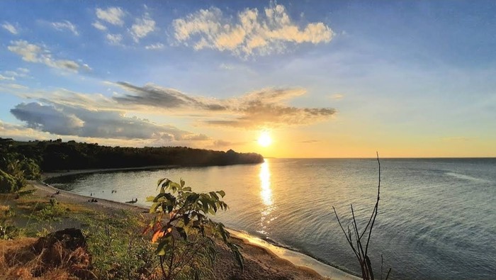 1760160355083-pantai-kencana-di-sumbawa-ntb-tangkap-layar-google-mapsfahreza2024-1760157233471_169