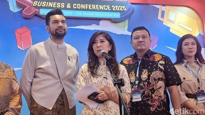 1760182112791-meutya-hafid-dalam-acara-indonesia-game-developer-exchage-2025-di-kuta-bali-sabtu-11102025-fabiola-dianira-1760169445803_169