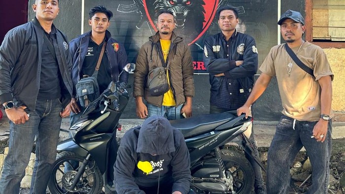 1760203635971-pelaku-pencurian-yang-mengaku-sebagai-polisi-diamankan-di-polres-manggarai-timur-sabtu-11102025-foto-dok-polres-manggarai-timu-1760193038460_169