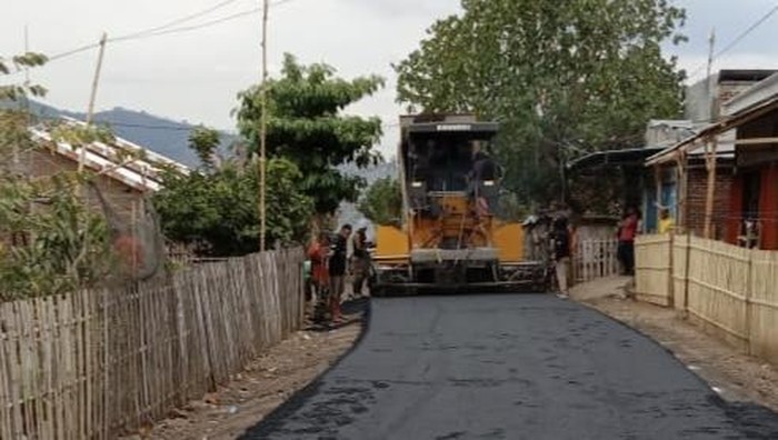 1760290073920-pengaspalan-salah-satu-ruas-jalan-di-kabupaten-bima-yang-menggunakan-apbd-2025-dok-dinas-pupr-kabupaten-bima-1760273727233_169