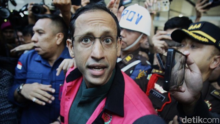 1760355325190-potret-nadiem-makarim-jadi-tersangka-kasus-korupsi-laptop-rp-2-triliun-1756979866862_169