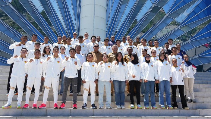 1760376437421-gubernur-ntt-melki-laka-lena-melepas-kontingen-pon-bela-diri-ntt-2025-untuk-bertanding-di-kabupaten-kudus-provinsi-jawa-tengah-1760370534984_169