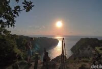 1760397500831-berburu-sunrise-di-atuh-beach-nusa-penida-bali-7_169