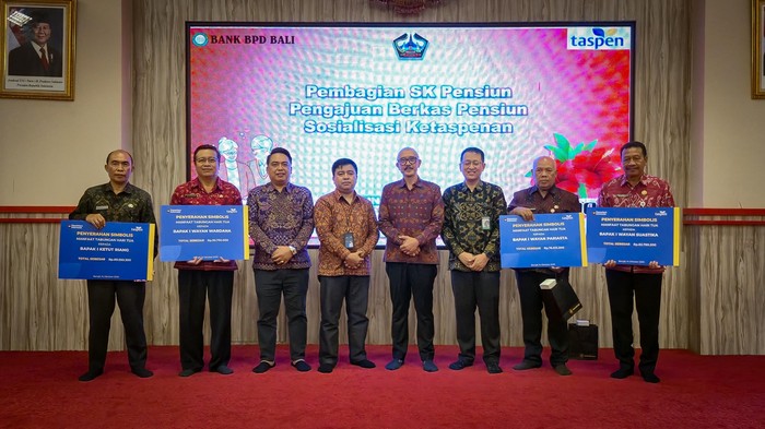 1760441476286-pemkab-bangli-beri-penghormatan-ke-calon-pensiunan-pns-1760428718133