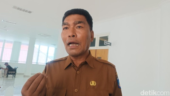 1760462871875-kepala-dinas-pariwisata-lombok-tengah-nusa-tenggara-barat-ntb-lalu-sungkul-selasa-14102025-foto-edi-suryansyahdetikbali-1760455179844_169