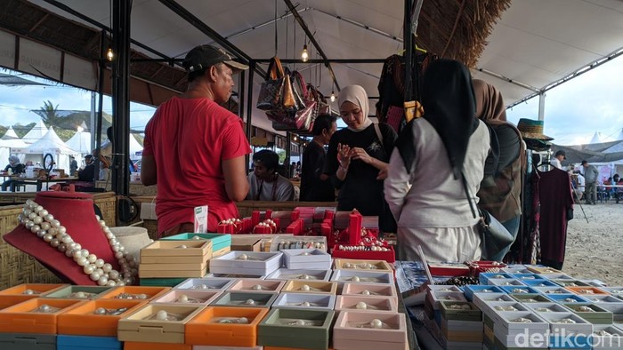 1760462952501-stan-ukm-di-motogp-mandalika-2025-1760448550534_169