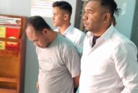 1760506465042-polisi-mengamankan-yafet-nokas-guru-olahraga-yang-aniaya-siswanya-hingga-tewas-di-desa-poli-kecamatan-santian-kabupaten-tts-nt-1760436460170_169