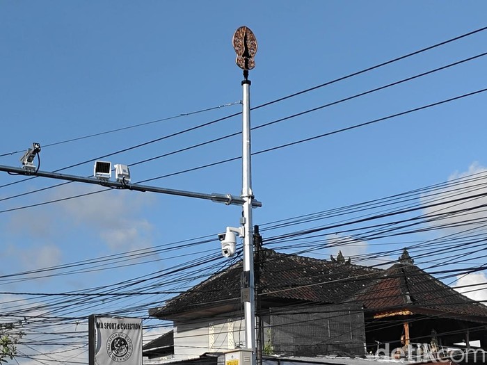 1760528089886-cctv-berteknologi-canggih-yang-terpasang-di-kawasan-simpang-tiga-werdi-bhuwana-kecamatan-mengwi-1760510141935_43