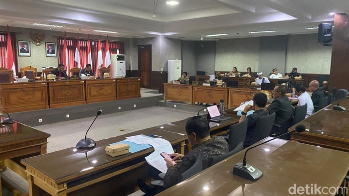 1760549675842-suasana-rapat-kerja-dprd-karangasem-dengan-eksekutif-terkait-rancangan-apbd-tahun-anggaran-2026-rabu-15102026-1760534017775_169