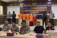 1760635915930-konferensi-pers-kasus-pembunuhan-brigadir-esco-di-polres-lombok-barat-kamis-16102025-foto-m-zahiruddindetikbali-1760614749333_169