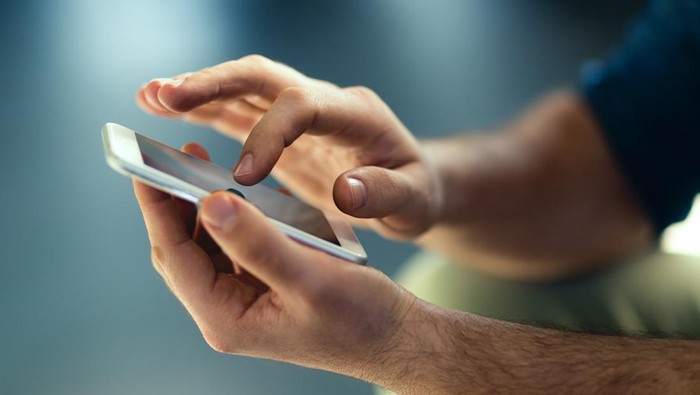 1760700572227-ilustrasi-hoaks-di-hp_169