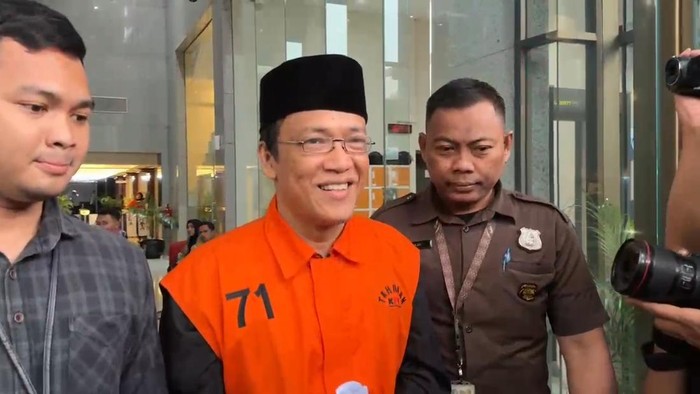 1760722156505-eks-wamenaker-noel-pakai-peci-saat-diperiksa-kpk-1757584990278_169