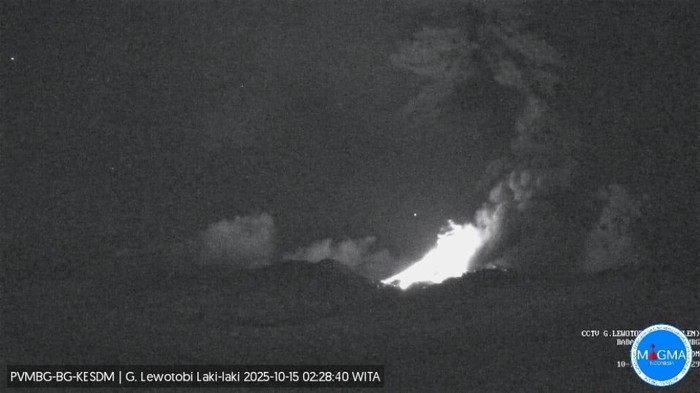1760765186546-visual-gunung-lewotobi-laki-laki-di-flores-timur-ntt-saat-kembali-meletus-pada-rabu-15102025-dini-hari-foto-pvmbg-1760487306125_169