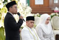1760808375220-ustaz-adi-hidayat-memberi-nasihat-dalam-pernikahan-wamenag-romo-syafii-dan-maya-suhasni-siregar-sabtu-18102025-1760777942002_169