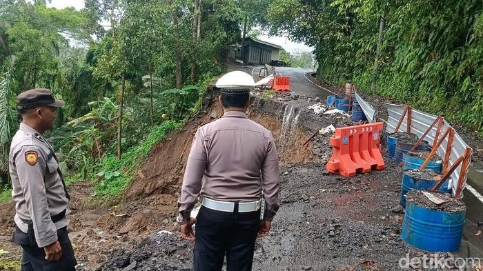 1760873435353-kondisi-jalur-selat-muncan-di-desa-muncan-kecamatan-selat-karangasem-bali-foto-dok-polsek-selat-1760853500607_169