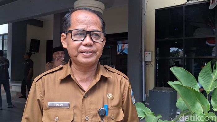 1760894916438-kepala-dinas-pendidikan-disdik-mataram-yusuf-saat-diwawancarai-di-mataram-selasa-2972025-nathea-citradetikbali-1753773911314_169