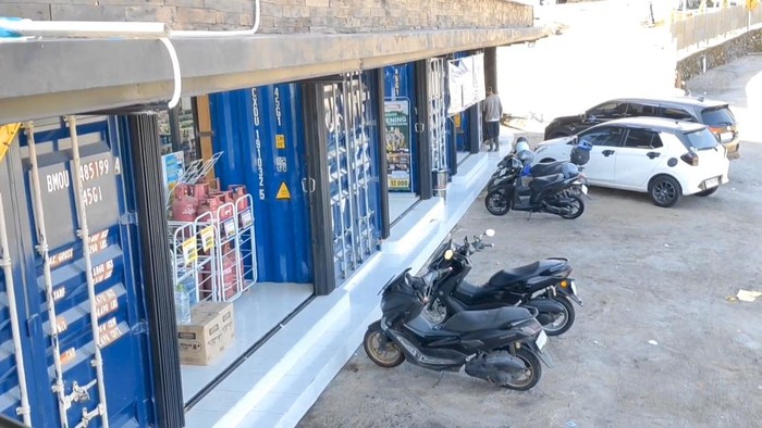 1760894954166-minimarket-terbuat-dari-kontainer-bekas-di-jalan-pintas-shortcut-singaraja-denpasar-titik-7a-buleleng-agus-ekadetikbali-1760873676250_169