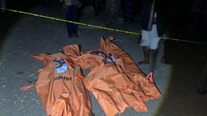 1760894959762-polisi-saat-mengevakuasi-para-korban-pembantaian-di-desa-amol-kecamatan-miomaffo-timur-kabupaten-ttu-ntt-senin-13102024-malam-1760431821208_169